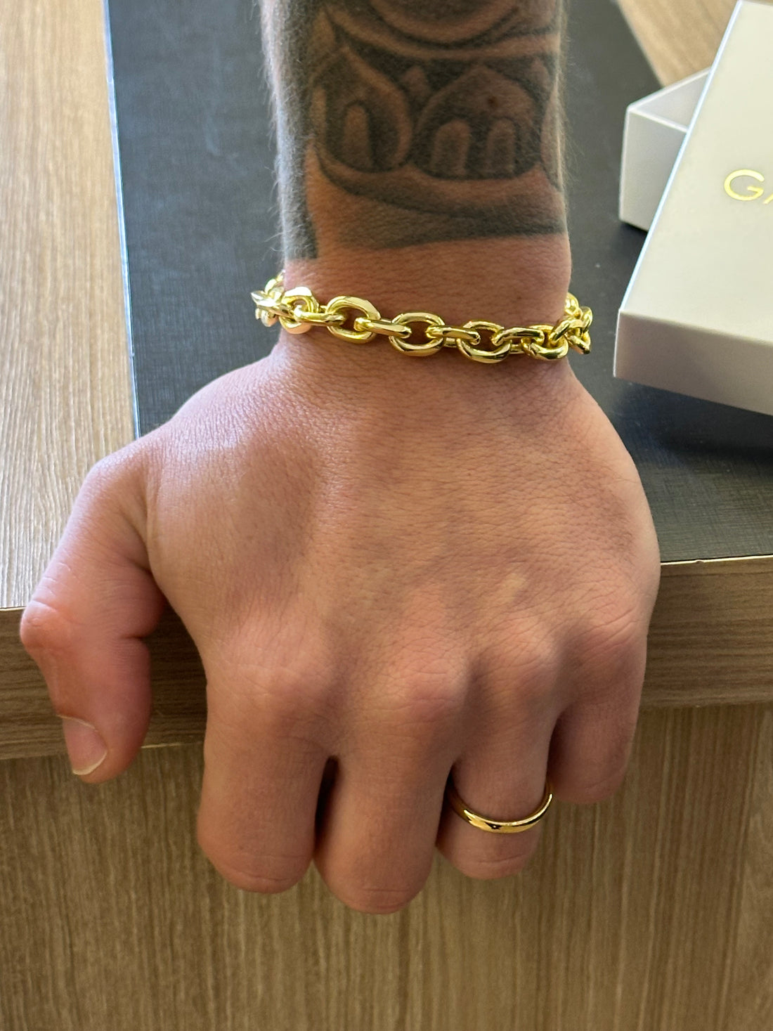 Pulseira Cadeado de quina 8mm - Fecho gaveta - Banhado a ouro 18k