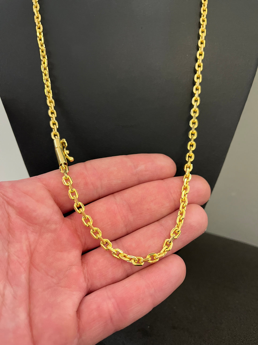 Corrente Cadeado de quina 4mm - 70cm - Fecho bomba - Banhado a ouro 18k