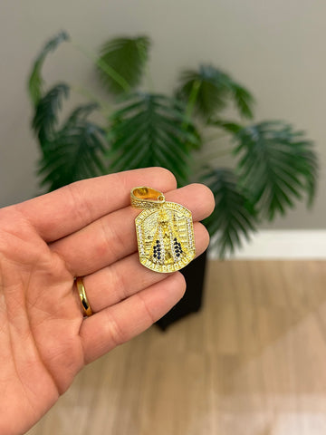 PINGENTE NOSSA SENHORA MÃE DE DEUS CRAVEJADO MÉDIO - BANHADO A OURO 18K