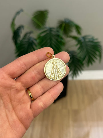 PINGENTE NOSSA SENHORA REDONDO MÉDIO - BANHADO A OURO 18K