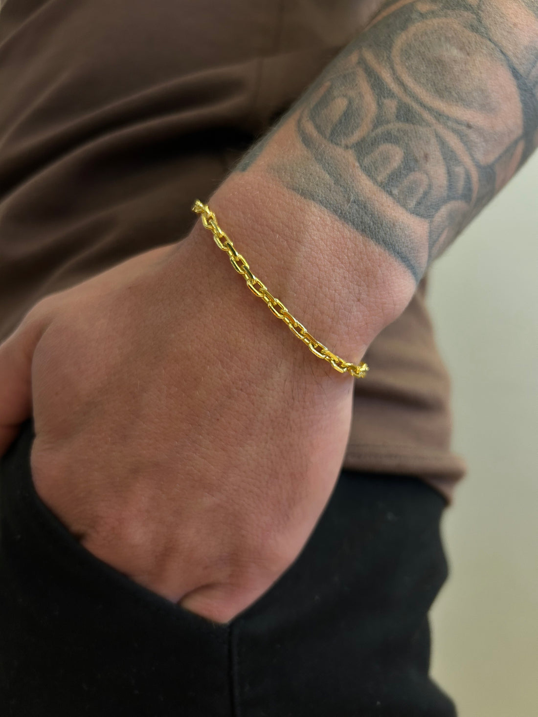 Pulseira Cadeado de Quina 3mm - Fecho bomba - Banhado a ouro 18k