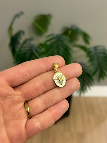 PINGENTE CRISTO NA PLACA OVAL PEQUENO - BANHADO A OURO 18K