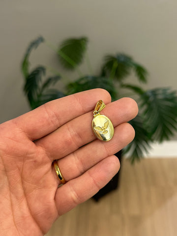 PINGENTE ESPÍRITO SANTO NA PLACA OVAL - BANHADO A OURO 18K
