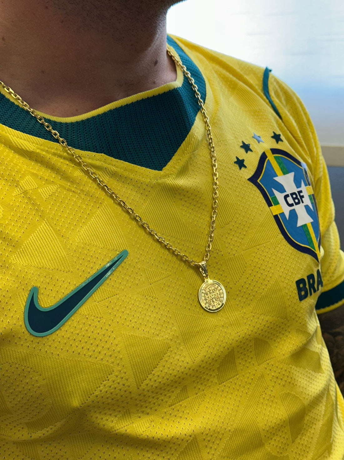 CORRENTE CADEADO DE QUINA 3MM - 70CM + PINGENTE SÃO BENTO - BANHADO A OURO 18K