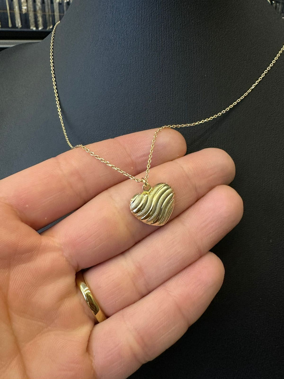 COLAR CADEADO 1,2MM + PINGENTE CORAÇÃO TEXTURIZADO - BANHADO A OURO 18K