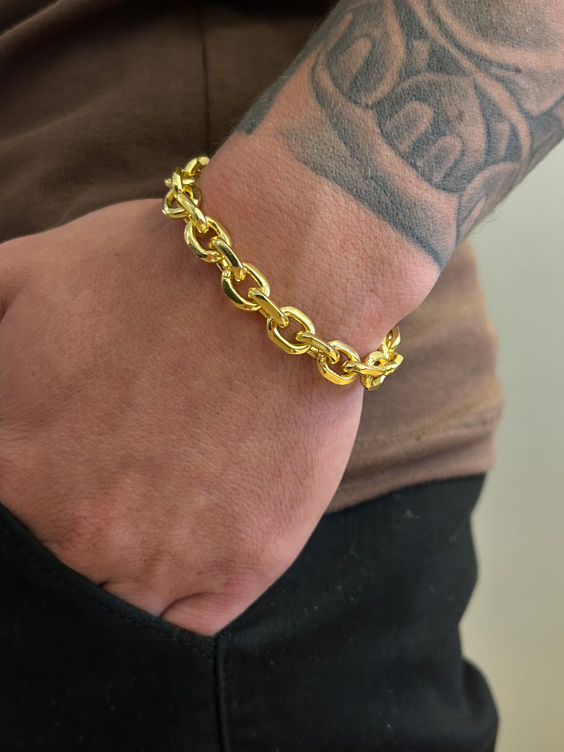 Pulseira Cadeado de quina 8mm - Fecho gaveta - Banhado a ouro 18k