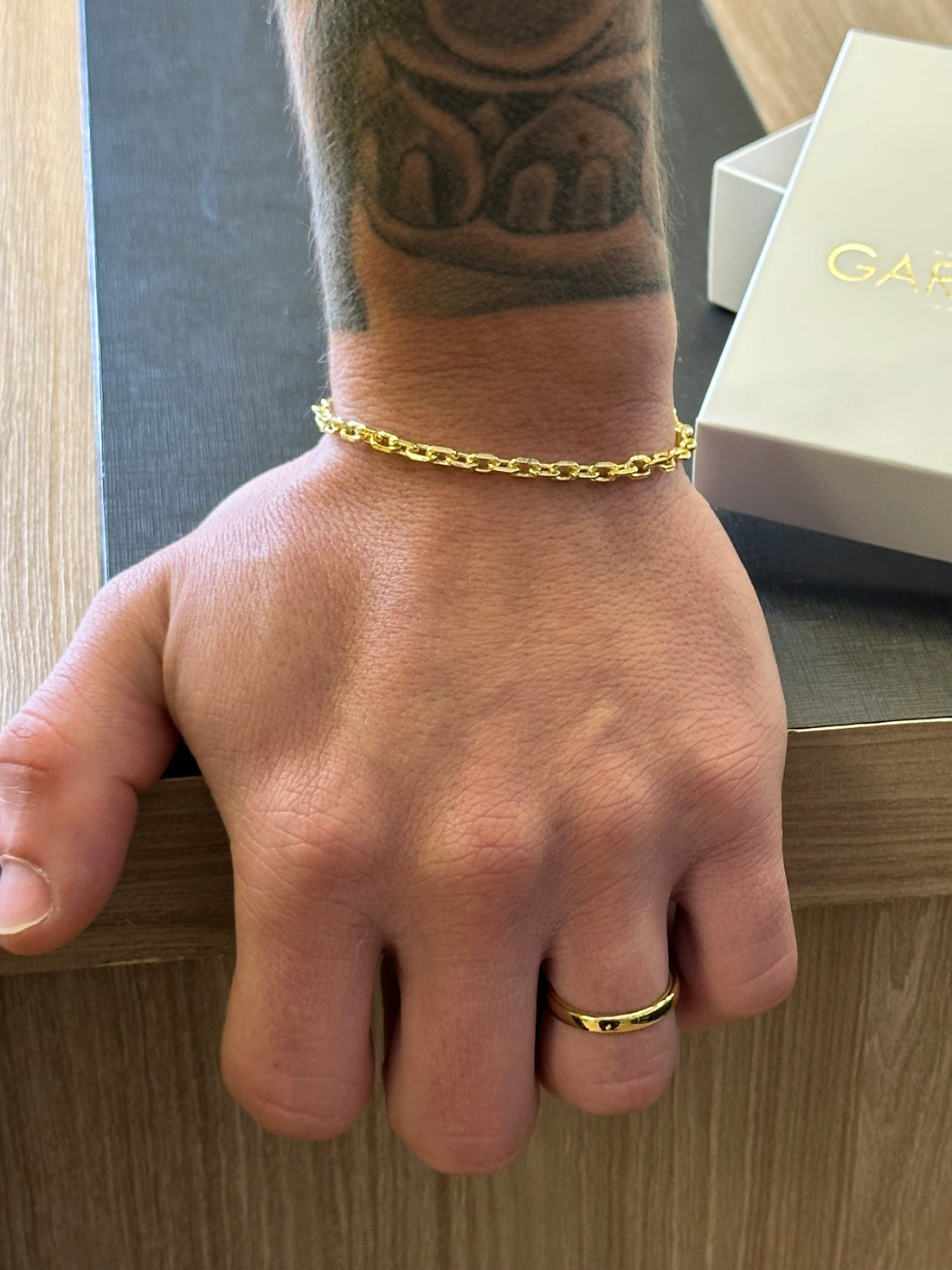 Pulseira Cadeado de Quina 3mm - Fecho bomba - Banhado a ouro 18k