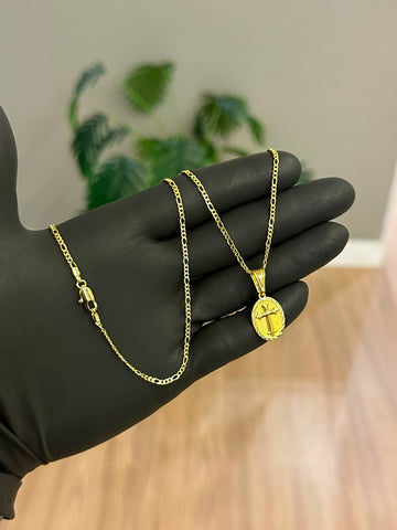 CORRENTE ELO 3X1 / 1,5CM + PINGENTE CRUZ NA PLACA OVAL PEQUENO - BANHADO A OURO 18K