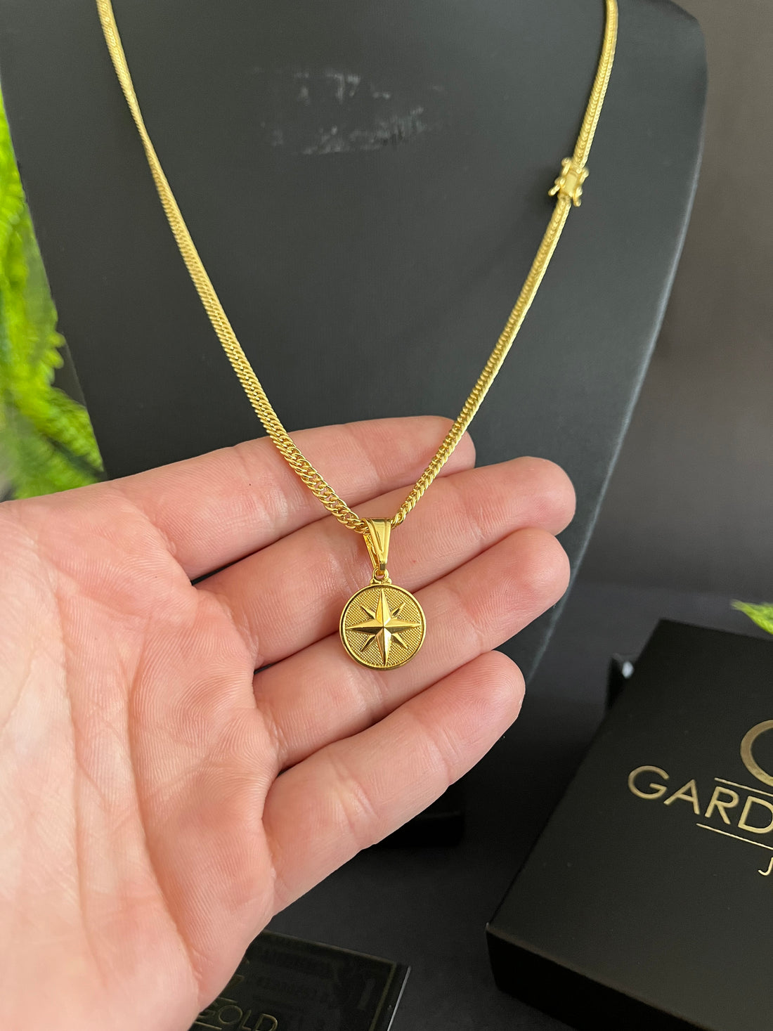 Corrente Grummet 3mm + Pingente Rosa dos ventos - Banhado a ouro 18k