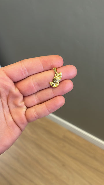 Pingente Mãos Orando MINI - Banhado a ouro 18k