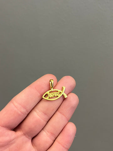 Pingente Jesus no aro vazado - Banhado a ouro 18k