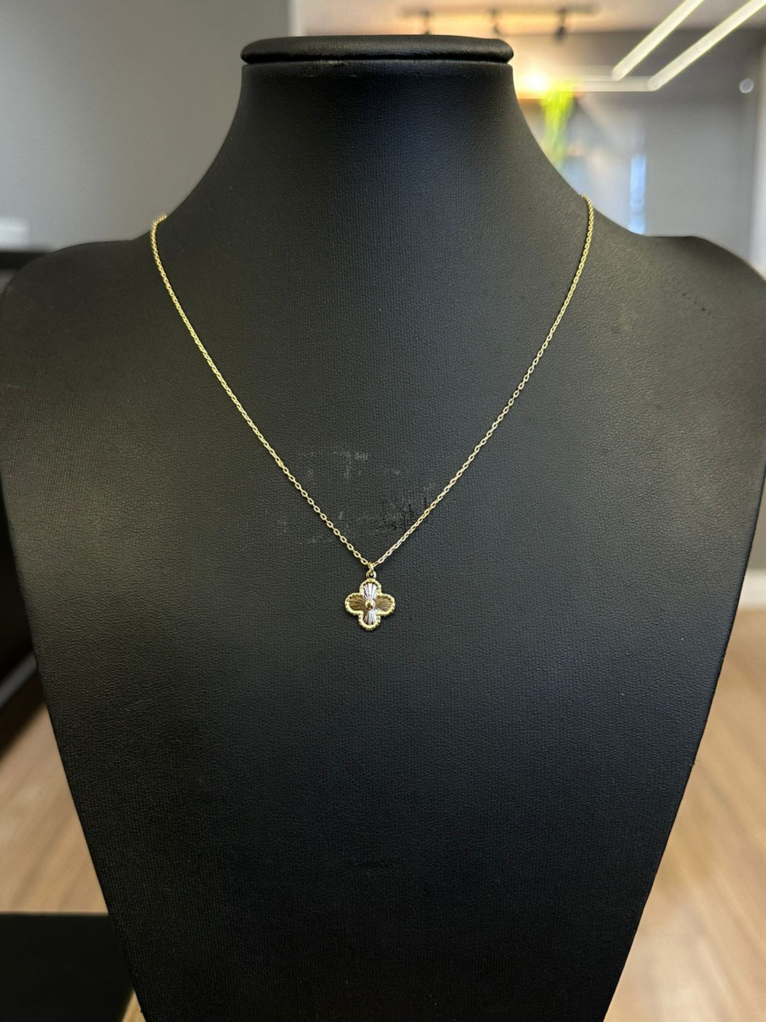 COLAR CADEADO 1,2MM + PINGENTE TREVO DOURADO - BANHADO A OURO 18K